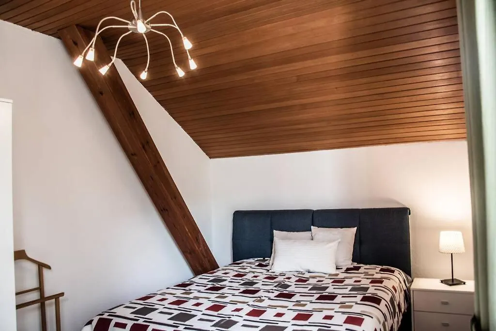 Apartment Pouringraz Fuer Kunst- Und Tennisliebhaber Ausztria